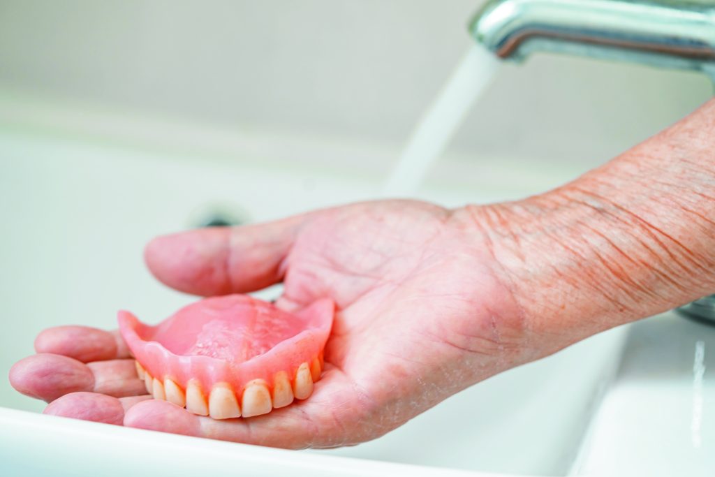 Can_you_use_denture_cleaners_on_retainers